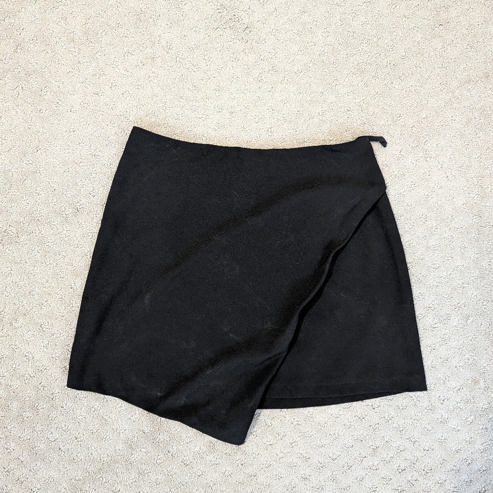 Asymmetrical mini skirt